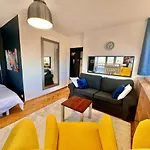 Apartment Blue 4 Metro Wifi 1 Gbs Tv'70 Netflix Hbo Skyshow *